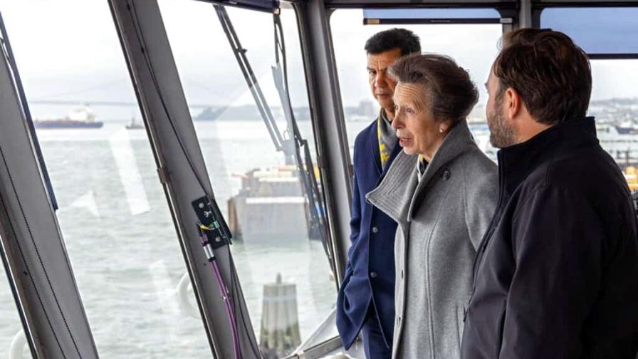 La hija de la reina Isabel II está en Nueva York y da un paseo por el ferry La hija de la reina Isabel II está en Nueva York y da un paseo por el ferry