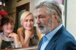 Alec Baldwin llega a un acuerdo con familia de mujer fallecida tras recibir un disparo durante rodaje