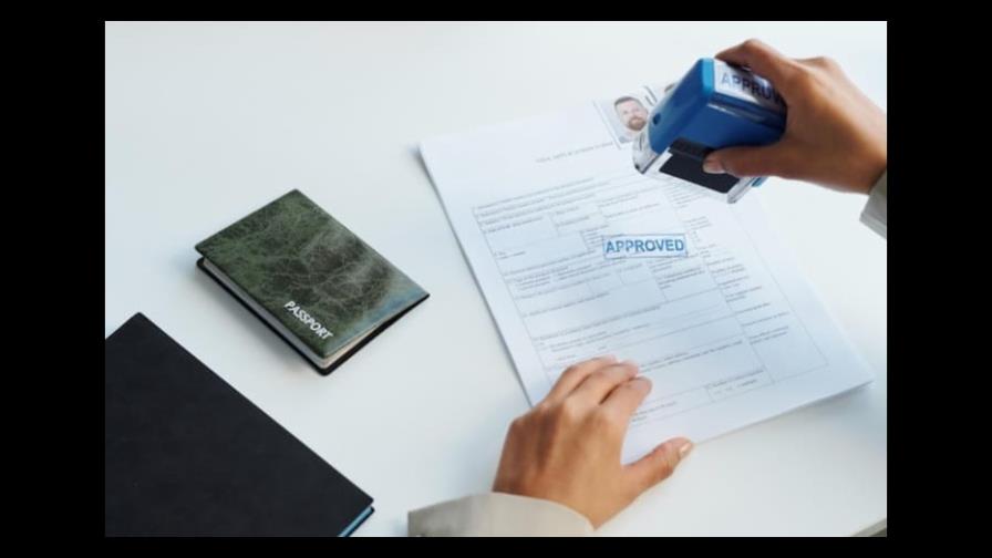 ¿Vestirte de rosado puede ayudarte a conseguir visa?