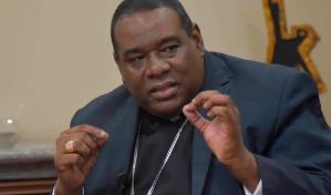 Apresan hombre mientras intentaba robar en la residencia del obispo Castro Marte