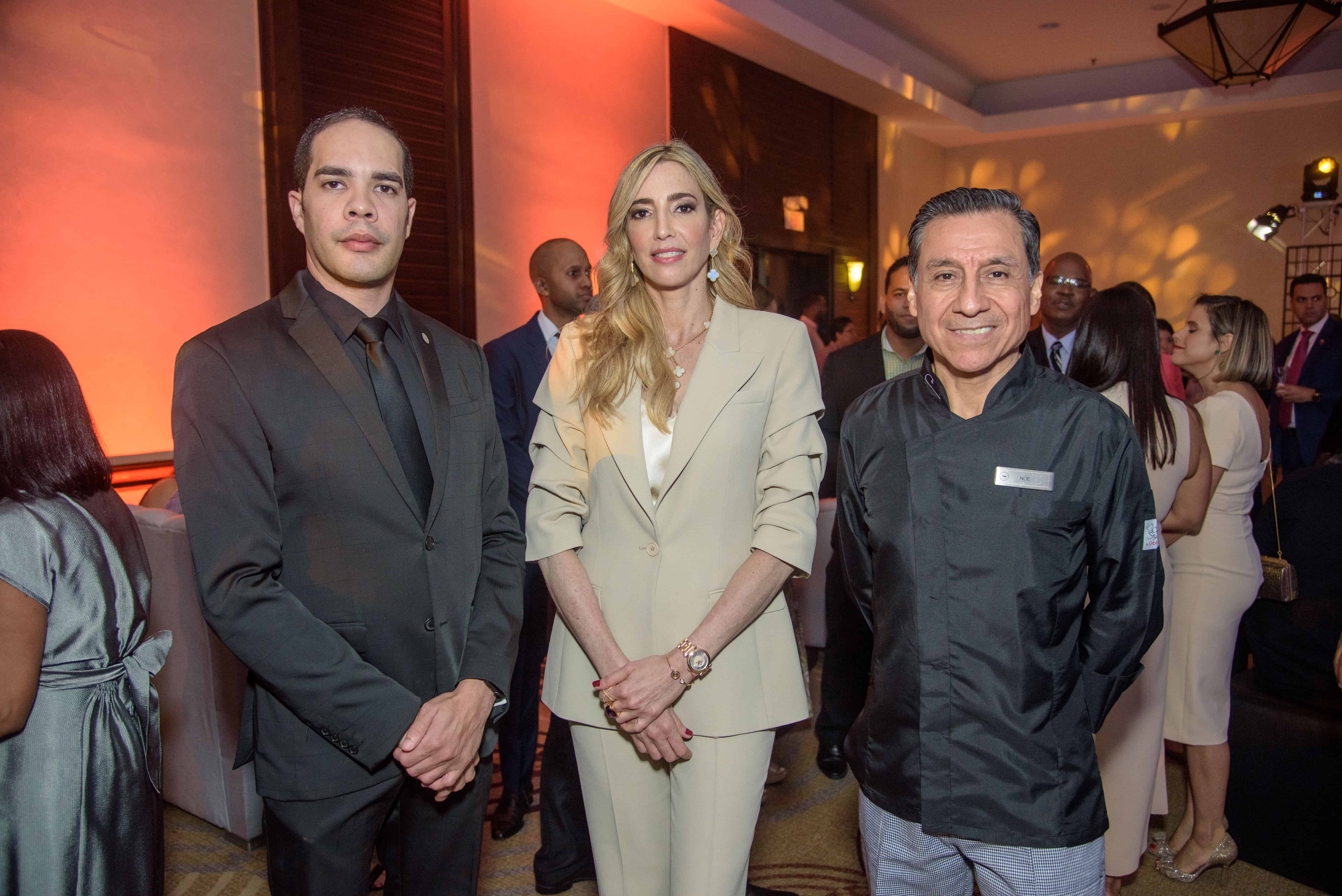 Raúl Melgen, Paula Lama y chef Noé Chaparro.