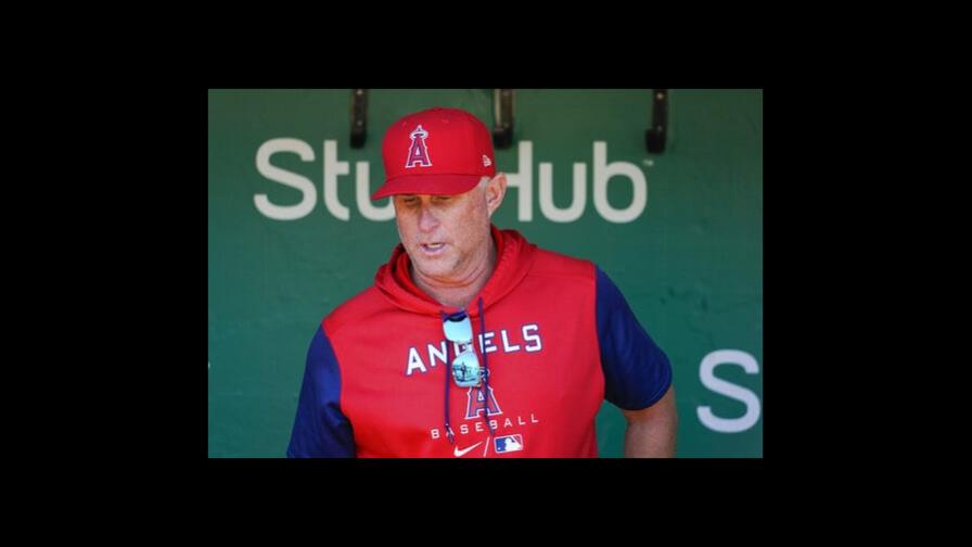 Angelinos mantendrán a Phil Nevin como manager un año más Angelinos mantendrán a Phil Nevin como manager un año más