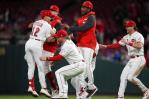 Los Rojos superan a Cachorros y evitan las 100 derrotas Los Rojos superan a Cachorros y evitan las 100 derrotas