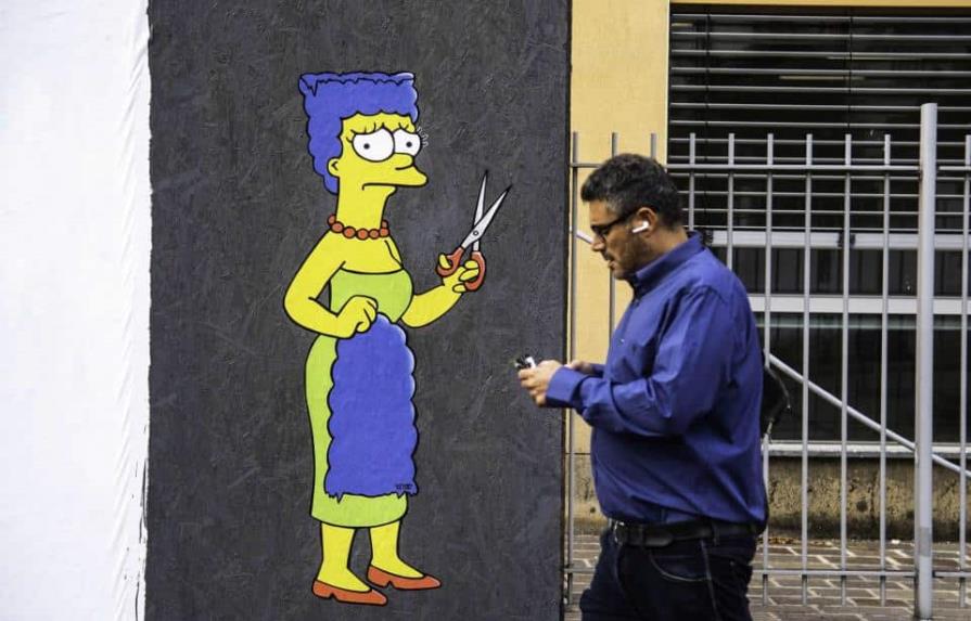 Borran un mural de Marge Simpson cortando su pelo en consulado iraní en Milán