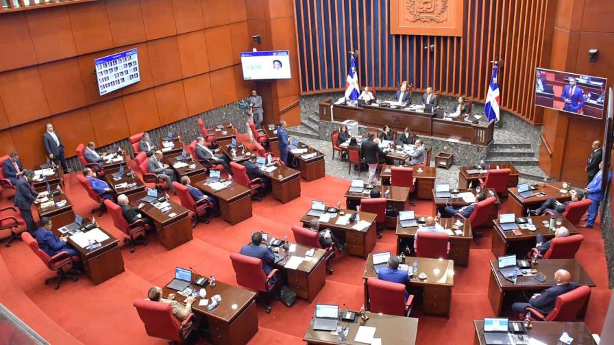 Senado aprueba en segunda lectura proyecto que elimina pago de reinscripción en colegios