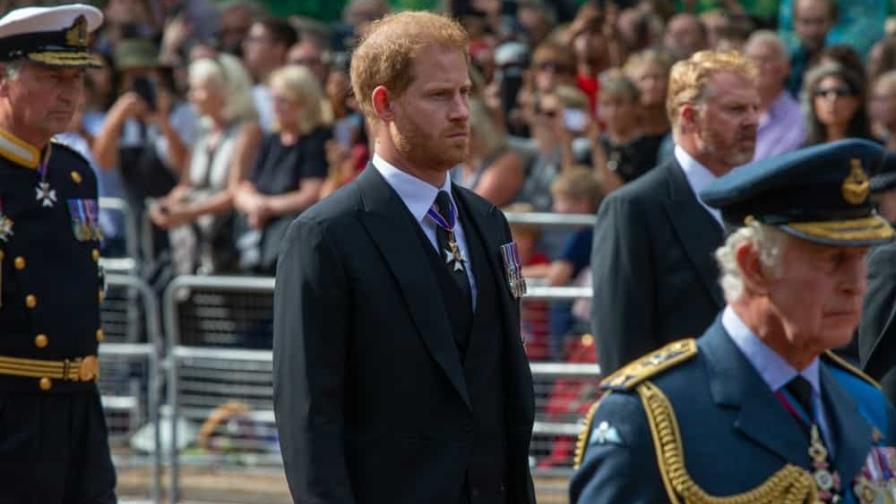 El príncipe Harry acusa al Daily Mail de violar su privacidad