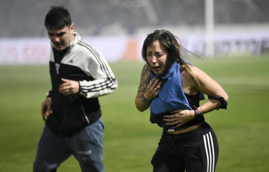 Gimnasia-Boca, suspendido entre violencia, gases y un muerto