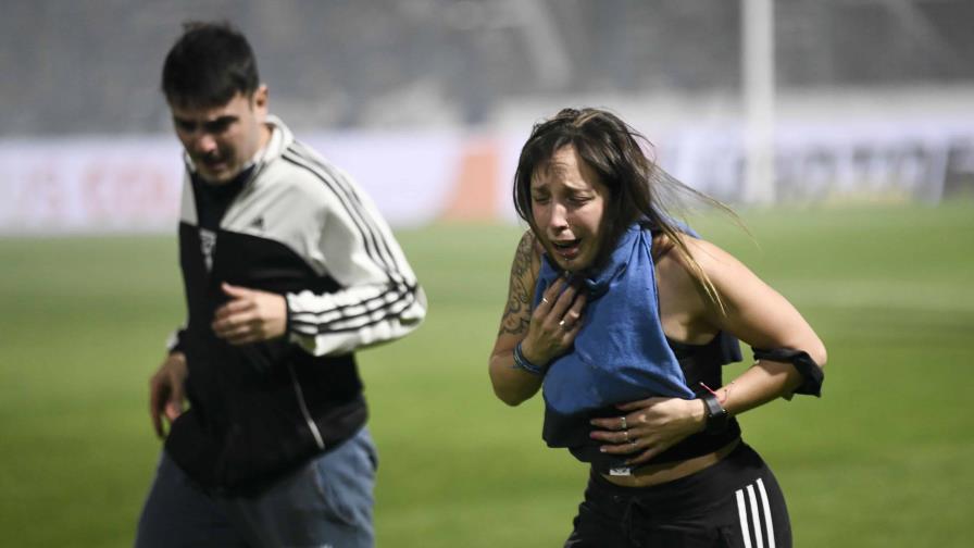 Gimnasia-Boca, suspendido entre violencia, gases y un muerto