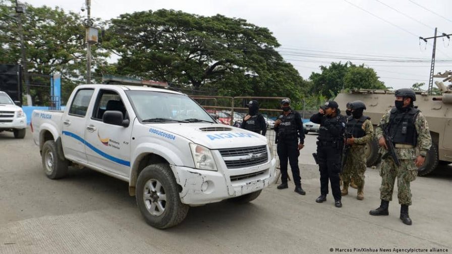 Atacan con disparos e intimidan a dos medios de comunicación en Ecuador