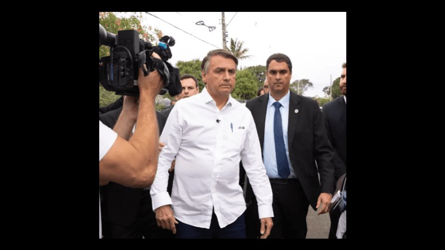 Bolsonaro se exalta y afirma que Lula tiene “una historia sucia”