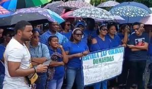 Maestros protestan en demanda de butacas, docentes  y personal de apoyo en SPM