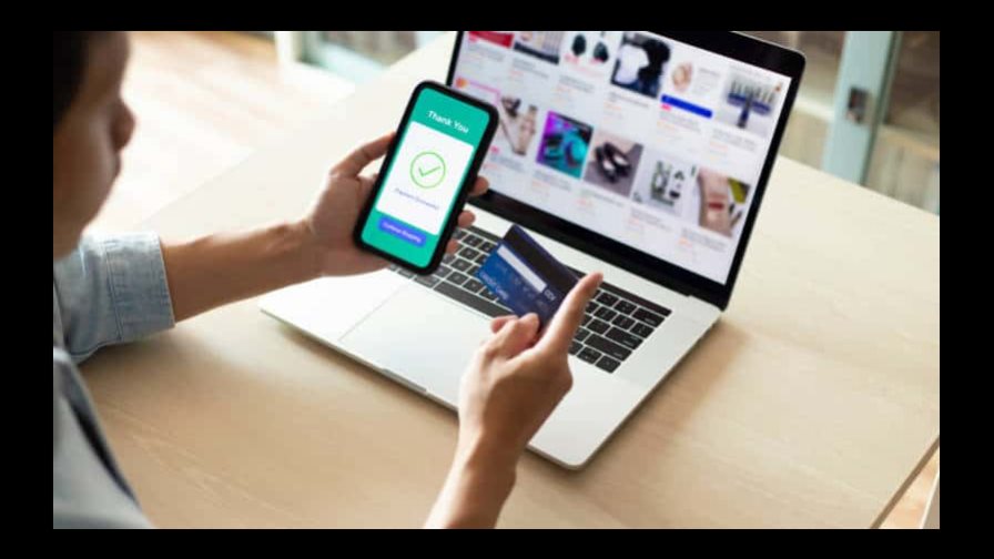 En medio de la alta inflación en EEUU, ofertas de seguros en línea engañan a ancianos En medio de la alta inflación en EEUU, ofertas de seguros en línea engañan a ancianos