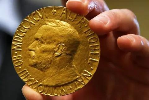 Asesor de Zelenski crítica concesión del Nobel de la Paz a organización rusa