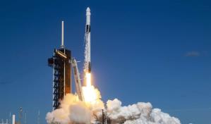 La nave Crew-5 de la NASA y SpaceX llega a la EEI y se acopla con éxito