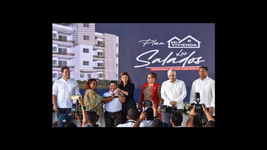Gobierno entrega segunda etapa complejo Mi Vivienda Los Salados, en Santiago