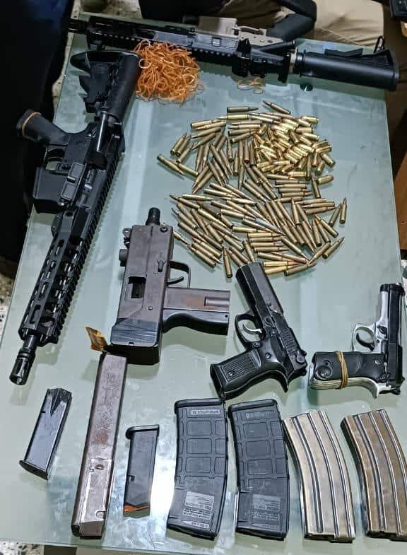 Apresan seis hombres en Río San Juan con armas de guerra y cientos de municiones Apresan seis hombres en Río San Juan con armas de guerra y cientos de municiones