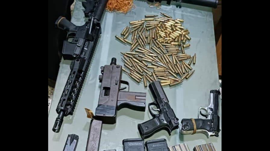 Apresan seis hombres en Río San Juan con armas de guerra y cientos de municiones Apresan seis hombres en Río San Juan con armas de guerra y cientos de municiones