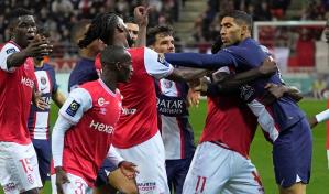Con 10 hombres, PSG empata y amplía su ventaja en la Ligue 1