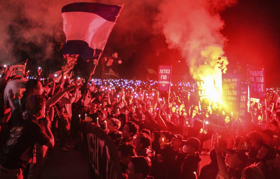 FIFA descarta sancionar a Indonesia por tragedia en estadio