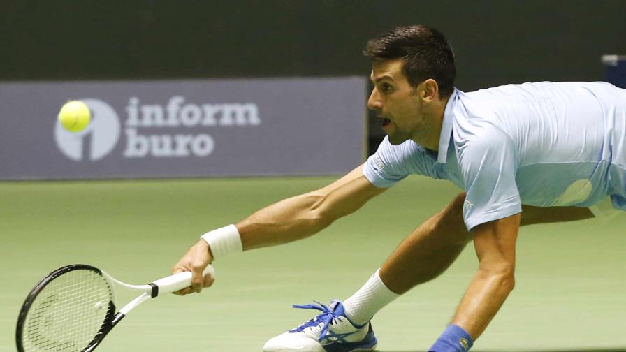 Djokovic a la final por retiro de Medvedev con lesión en Abierto de Astaná