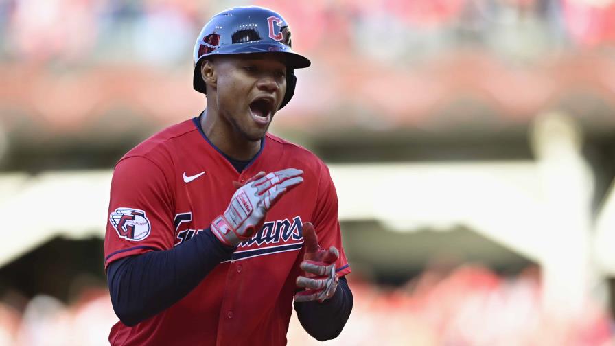 VIDEO | Jonrones de dominicanos ponen a Cleveland en la Serie Divisional de la Americana