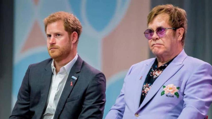 Elton John y el príncipe Harry acusan a medio británico de violar su privacidad Elton John y el príncipe Harry acusan a medio británico de violar su privacidad