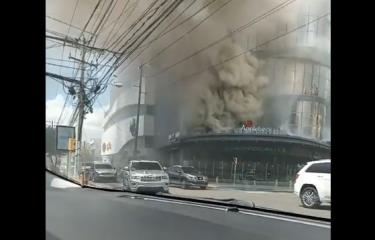 Incendio afecta plaza Silver Sun Gallery