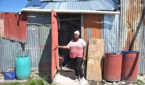 Afectada por Fiona en Boca de Yuma pide le reconstruyan su vivienda de zinc