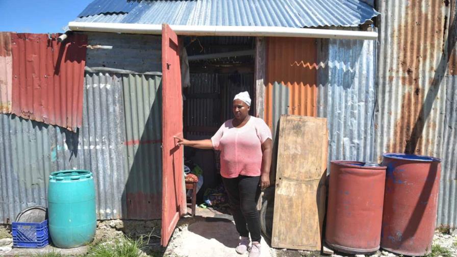 Afectada por Fiona en Boca de Yuma pide le reconstruyan su vivienda de zinc