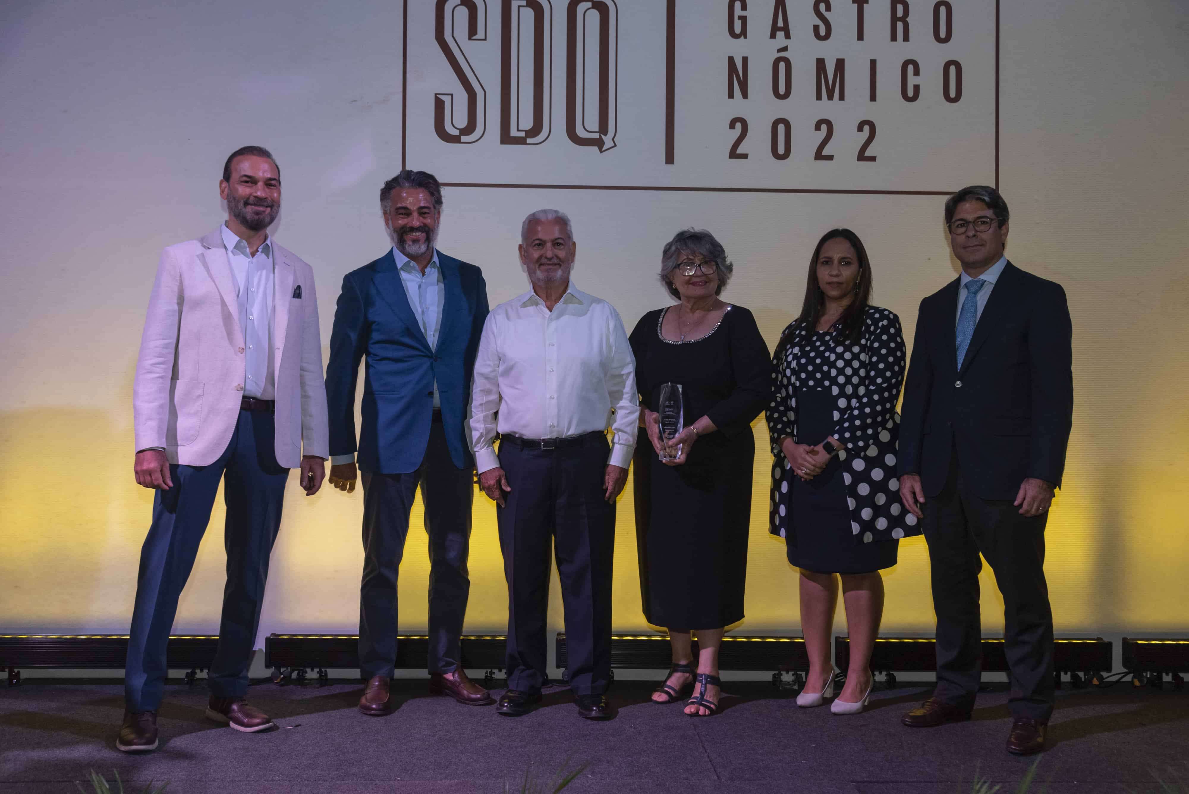 Tenedor de la Gastronomía Dominicana 2021 fue entregado a Santiago Batista y Dulce Martínez 