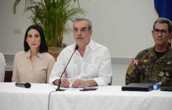 Abinader anuncia compra de aeronaves y vehículos blindados para seguridad fronteriza