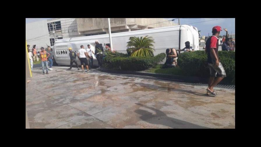 Dos turistas del accidente en Bávaro permanecen en cudados intensivos con pronóstico reservado Dos turistas del accidente en Bávaro permanecen en cudados intensivos con pronóstico reservado