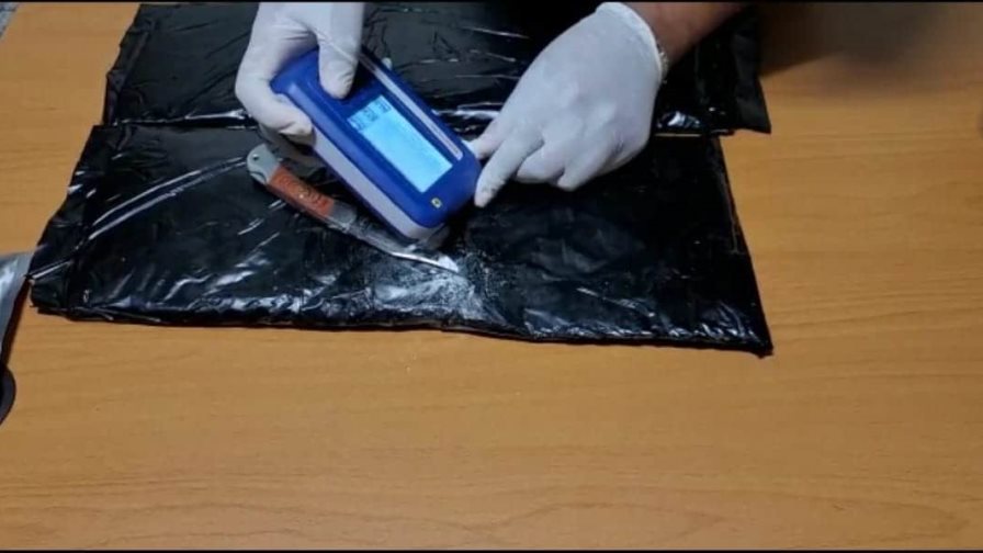 DNCD apresa a una dominicana en el AILA con 2.2 kilos de cocaína DNCD apresa a una dominicana en el AILA con 2.2 kilos de cocaína