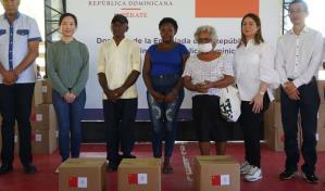 Supérate entrega alimentos donados por Embajada China para afectados por Fiona en Miches