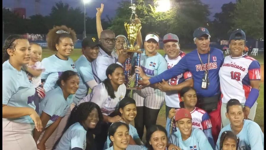 Las Chicas Piratas ganaron  Clásico de softbol femenino