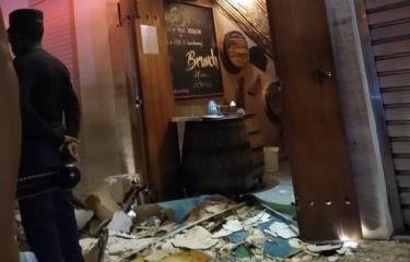 Techo del restaurante La Casa del Ron, en la Ciudad Colonial, le cae encima a dos mujeres