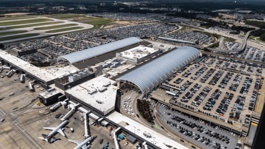 Arrestan a un hombre que amenazó con disparar con un rifle en el Aeropuerto de Atlanta Arrestan a un hombre que amenazó con disparar con un rifle en el Aeropuerto de Atlanta