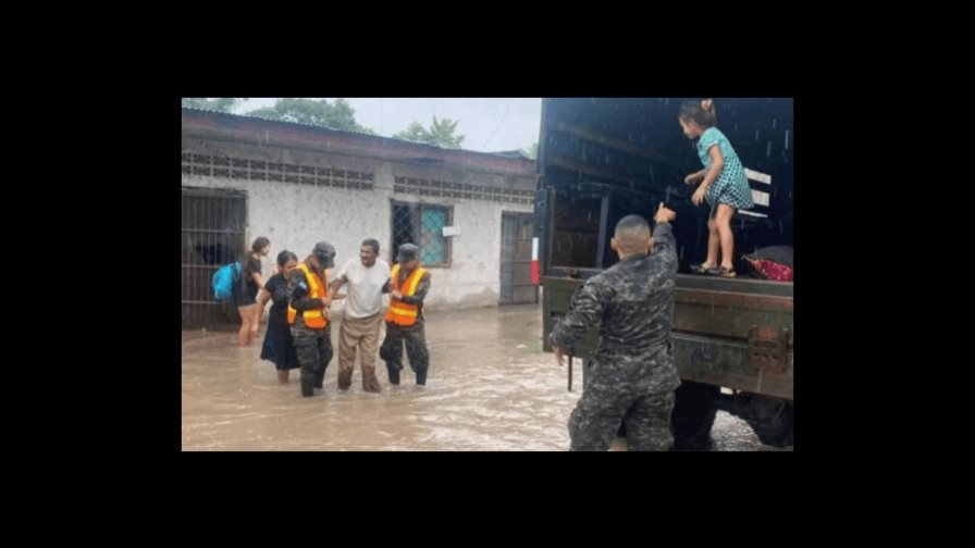 Tres muertos, inundaciones y cierre de un aeropuerto en Honduras por Julia