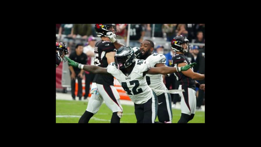 Eagles vencen a Cardinals y se mantienen invictos