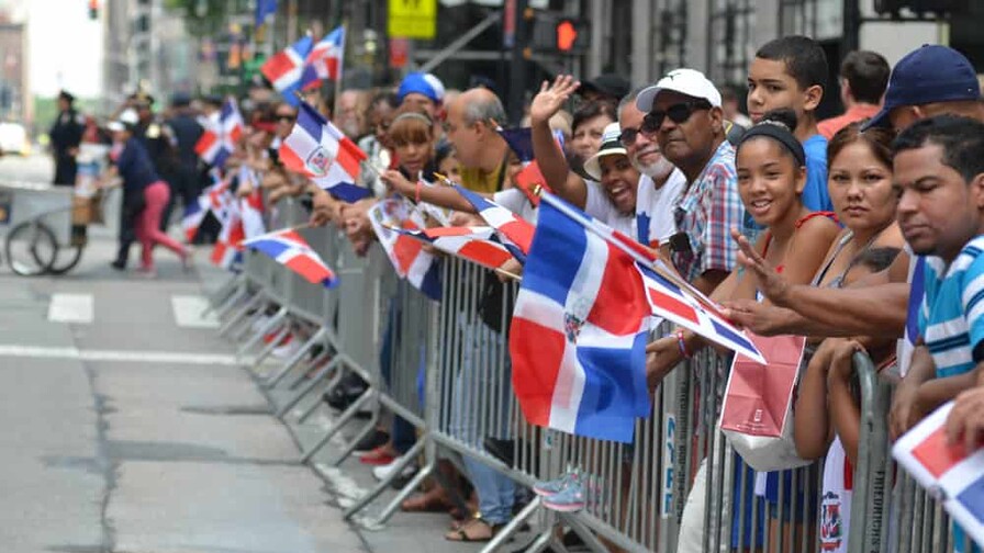 El 68 % de los latinos en EE. UU. cree que trabajar duro ya no es sin&oacute;nimo de una buena vida