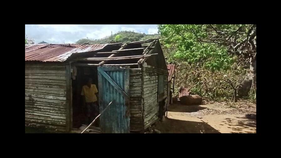Familias aguardan por las ayudas del Gobierno para reconstruir sus casas en El Seibo