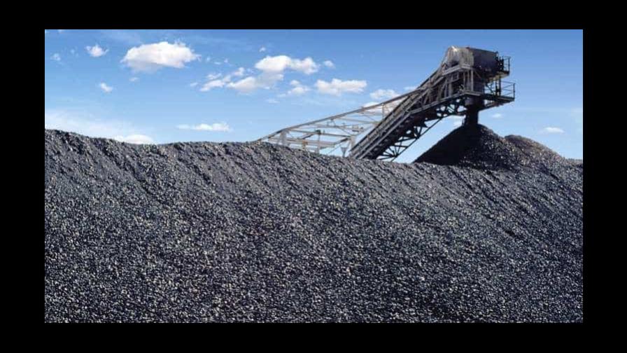 Caen un 8.6 % exportaciones rusas de carbón debido a sanciones occidentales