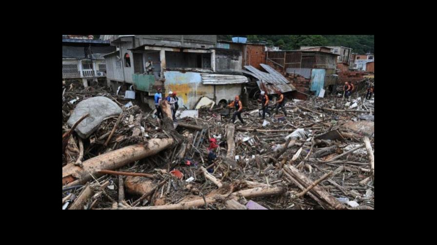 Sobrevivientes del deslave en Venezuela, entre la ruina y la esperanza