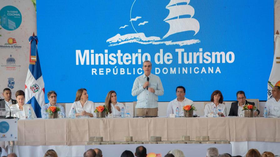 El presidente da inicio a rehabilitación de once vías de la Ciudad Colonial El presidente da inicio a rehabilitación de once vías de la Ciudad Colonial