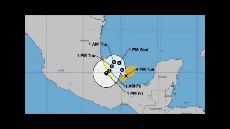 Se forma la tormenta tropical Karl en la Bahía de Campeche en México