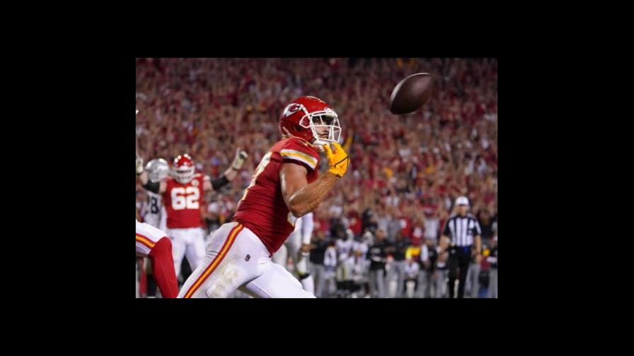 Chiefs reaccionan y superan a unos Raiders que dan pelea