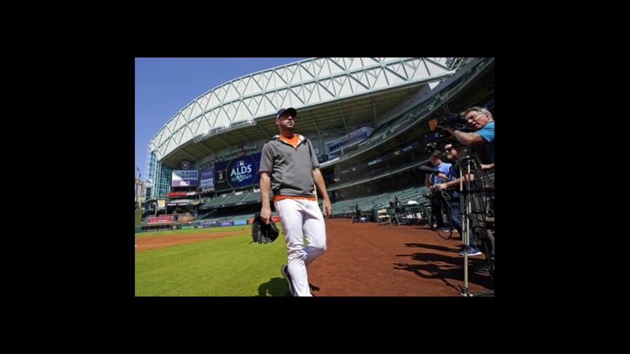 Verlander regresa a playoffs con Astros y recibe a Seattle