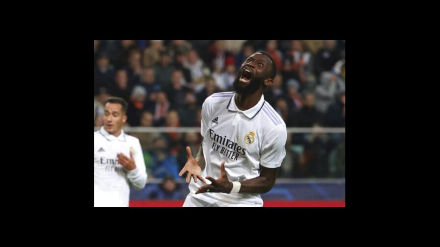 Empate agónico da al Real Madrid la clasificación en Champions