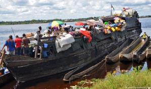 Al menos 41 muertos tras naufragar un barco en un río de la RD Congo