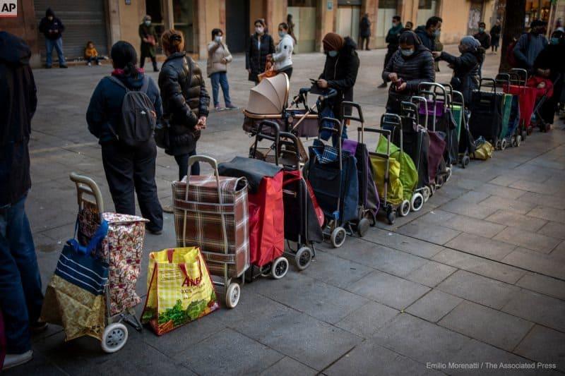 Las “colas de hambre” continúan en aumento en España